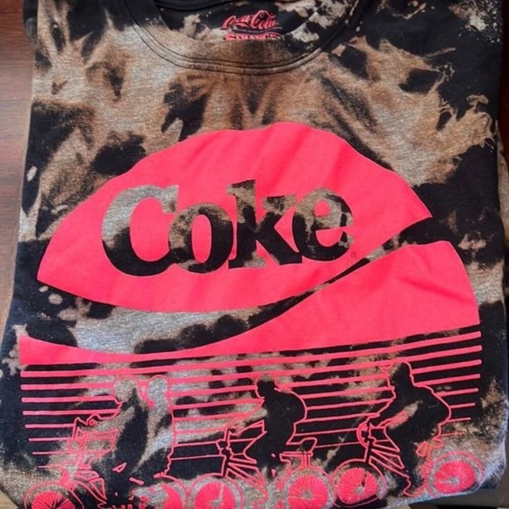 Stranger Things x Coke Brand Tee Shirt Size Medium Unisex Tie Dye Distressed - Picture 4 of 9